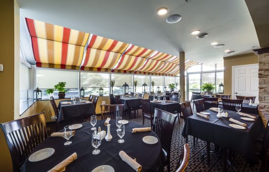 Restaurant Monte Carlo Inns - Barrie Suites
