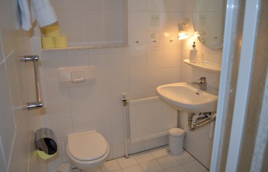 Bathroom Finkenhof Gästehaus Meersmannufer