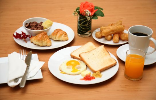 Frühstücks-Buffet Imm Hotel Thaphae Chiang Mai