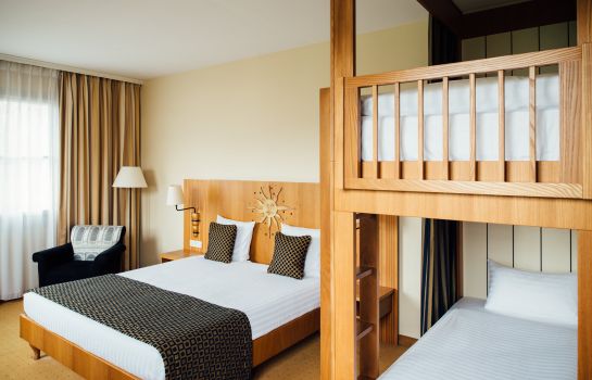 Hotel Vienna House Dream Castle Magny Le Hongre Great Prices