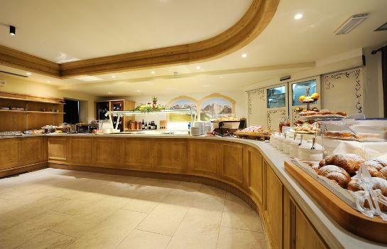 Hotel Crozzon Madonna Di Campiglio Pinzolo Great Prices At Hotel Info It is 1 km from the centre of madonna di campiglio. hotel info
