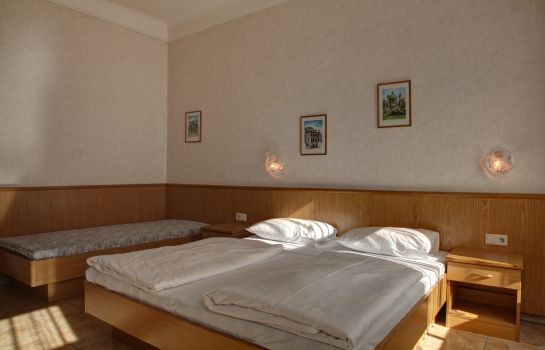 Pension Funfhaus Vienna Great Prices At Hotel Info