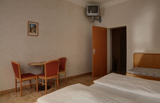 Pension Funfhaus Vienna Great Prices At Hotel Info