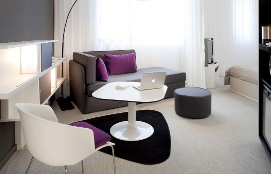 Hotel Novotel Suites Paris Issy Les Moulineaux Hotel De Business guests enjoy the breakfast. hotel novotel suites paris issy les