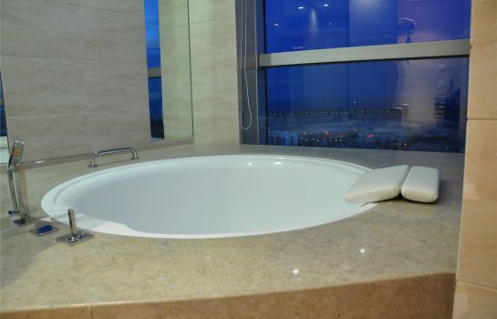 Badezimmer Grand New Century Hotel Qingdao
