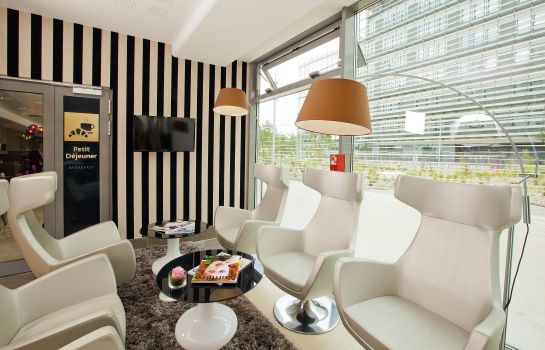 Bar del hotel Residhome Issy Les Moulineaux