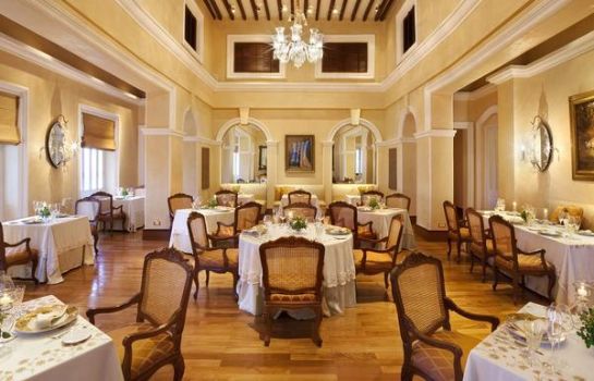 Hotel Taj Falaknuma Palace Hyderabad Hotel De The hotel is comprised in taj hotels, resorts and palaces hotel chain. hotel taj falaknuma palace hyderabad