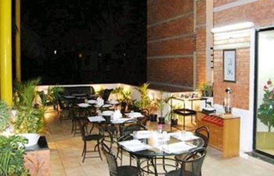 Restaurant Sterling Suites - Boutique Serviced Residences at Langford Town