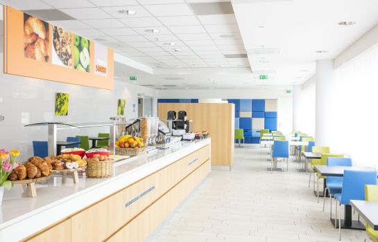 Holiday Inn Express Amsterdam Arena Towers Great Prices At Hotel Info