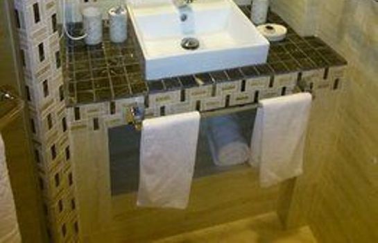 Bathroom Toi Dami Hotel