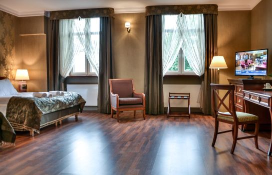 Dreibettzimmer Stadt-gut-Hotel Komoda Club Residence