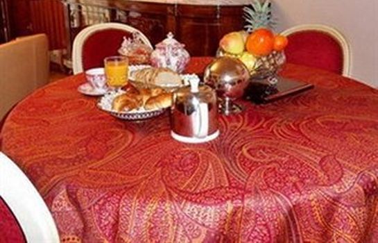 Hotel Bed Breakfast Marche D Aligre In Paris Hotel De