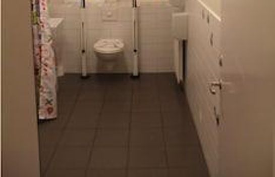 Bathroom Hostel B47