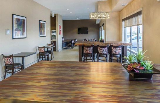 Restaurant Comfort Inn and Suites Edmonton Internat