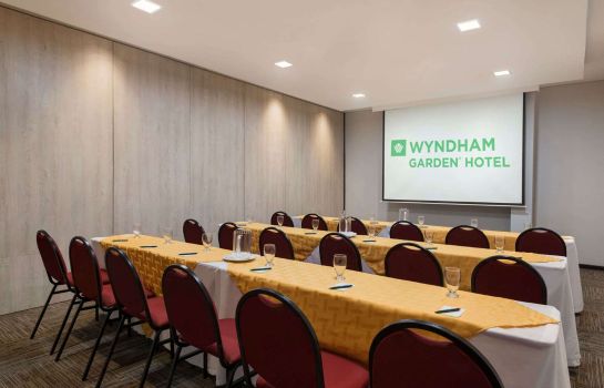 Conference room Wyndham Garden Barranquilla