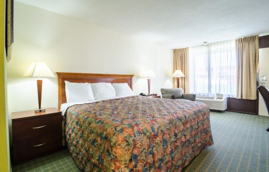 Camera Rodeway Inn and Suites Greensboro Southe