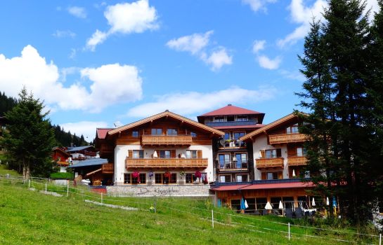 DER KÖNIGSLEITNER Hotel & Chalets in Wald im Pinzgau ...