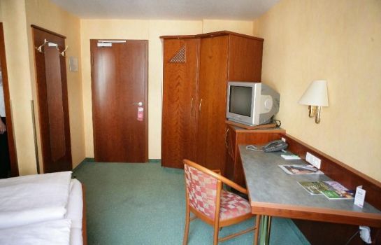 Hotels Near Haus Der Wirtschaft