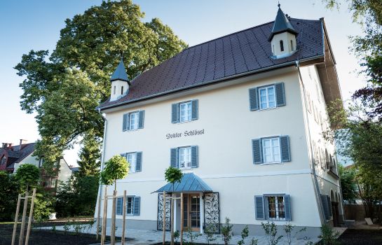 Hotels Near Sporthalle Alpenstrasse