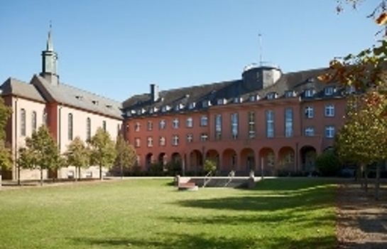 Hotels Near Theatre