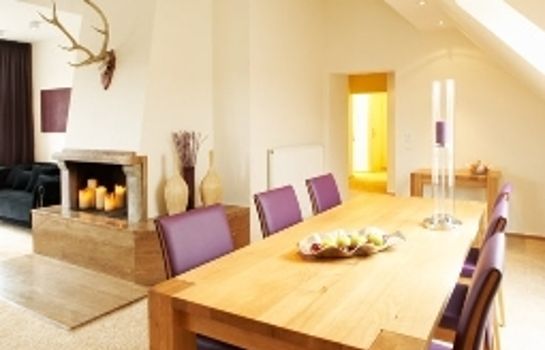 Hotels Near District Museum