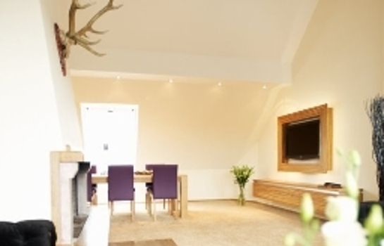 Hotels Near District Museum