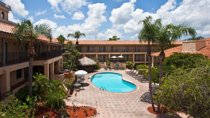 Holiday Inn Suites Tampa N Busch Gardens Area 3 Hrs - 