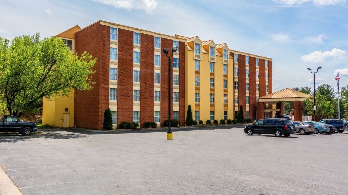 Comfort Inn Staunton 3 Hrs Star Hotel - 