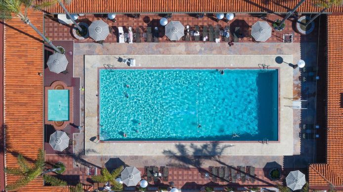 Hotel La Jolla Beach And Tennis Club In Escondido