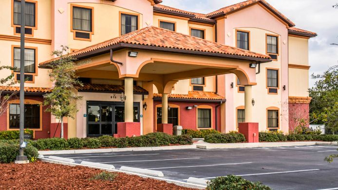 Comfort Inn Suites Northeast Gateway St Pete Beach Bei