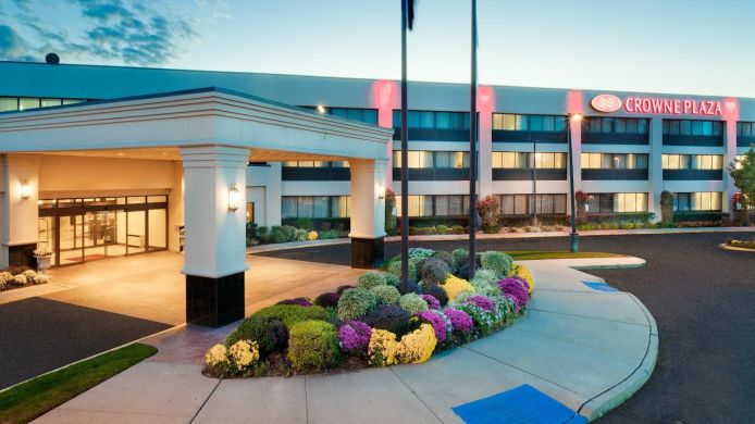 Hotel Ramada Plaza By Wyndham Holtsv Holtsville 4 Hrs Sterne Hotel Bei Hrs Mit Gratis Leistungen O ramada plaza marco polo e uma opcao acessivel, pet e familiar, e os convidados mais felizes sao os que ficarao de pe pela praia e piscina , que sao o inquestionavelmente melhores caracteristicas do resort. hrs