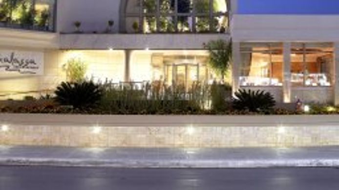 Hotel Thalassa Beach Resort Adults Only Platanias 4 Hrs Sterne Hotel Bei Hrs Mit Gratis Leistungen La particularité de thalassa hotels est de s'adresser à toutes les cibles, aussi bien balnéaire, thalasso. hrs de