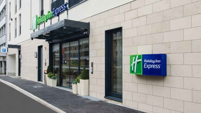 Holiday Inn Express DUSSELDORF - CITY Düsseldorf - 3 HRS ...