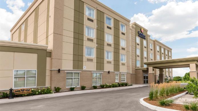 Comfort Inn And Suites Bowmanville Clarington Bei Hrs Mit