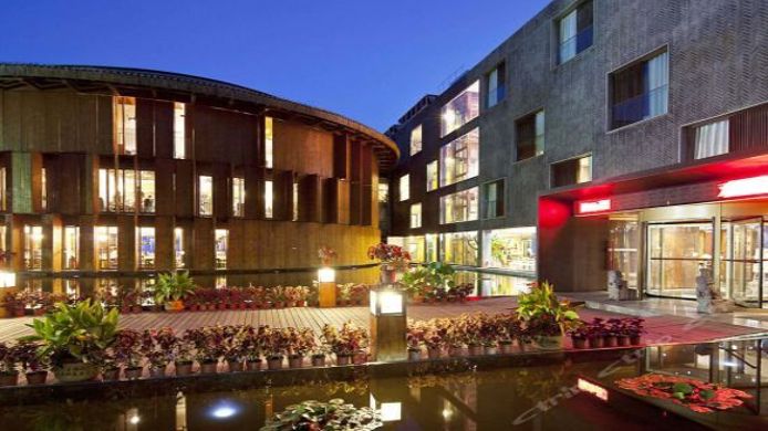 China Community Yi Ju Headmans Hotel In Qingdao - 