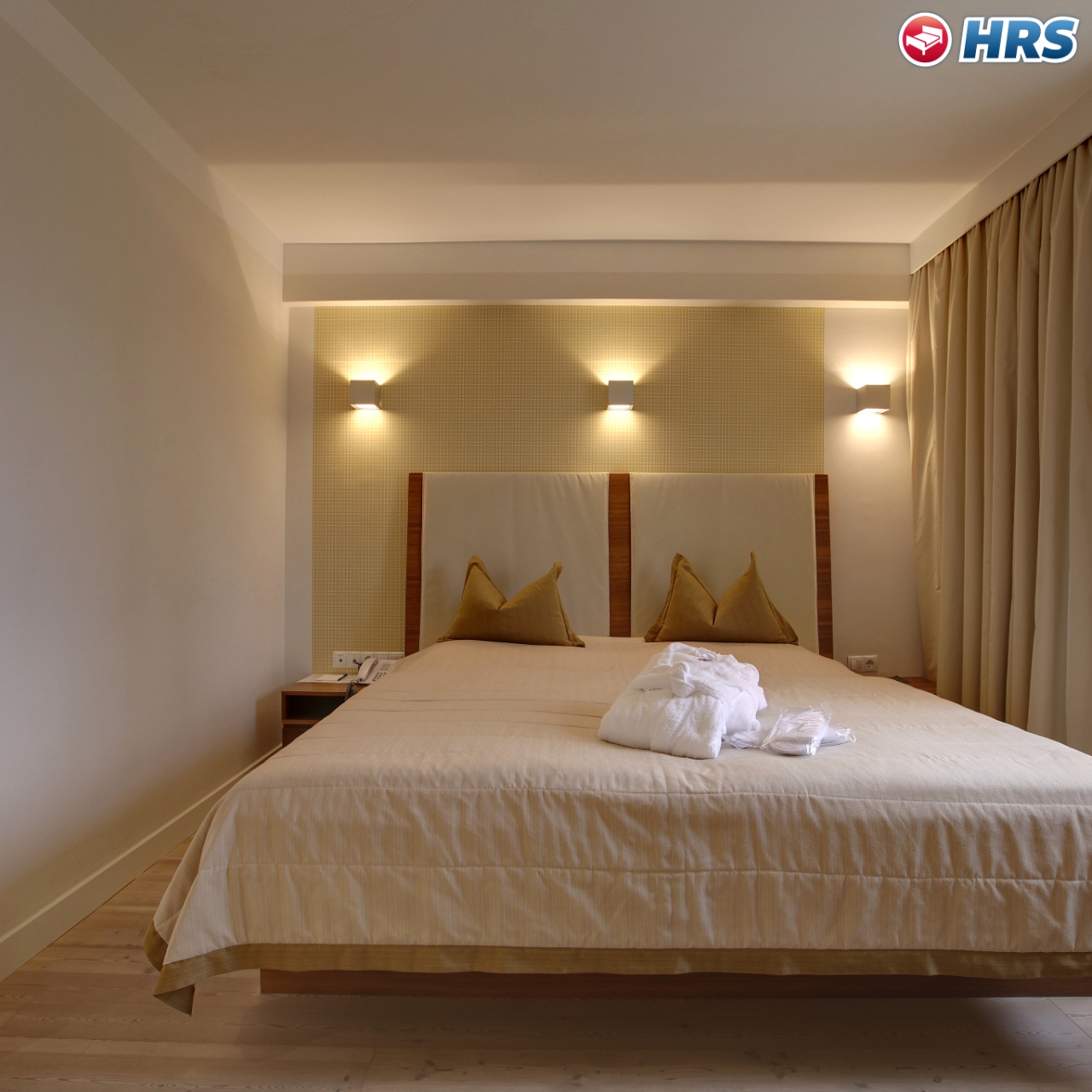 Hotel schloss weikersdorf residenz spa png logo