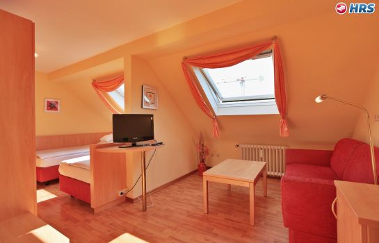 Hotels Near Haus Der Springmaus Theatre