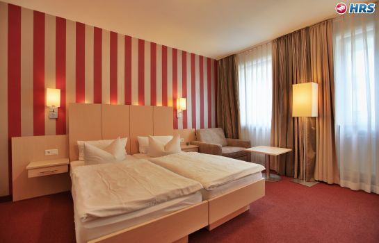 Hotels Near Old Town Hall