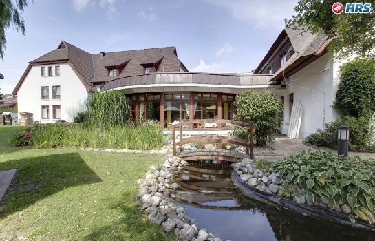 Hotels Near St Thomas Morus Church