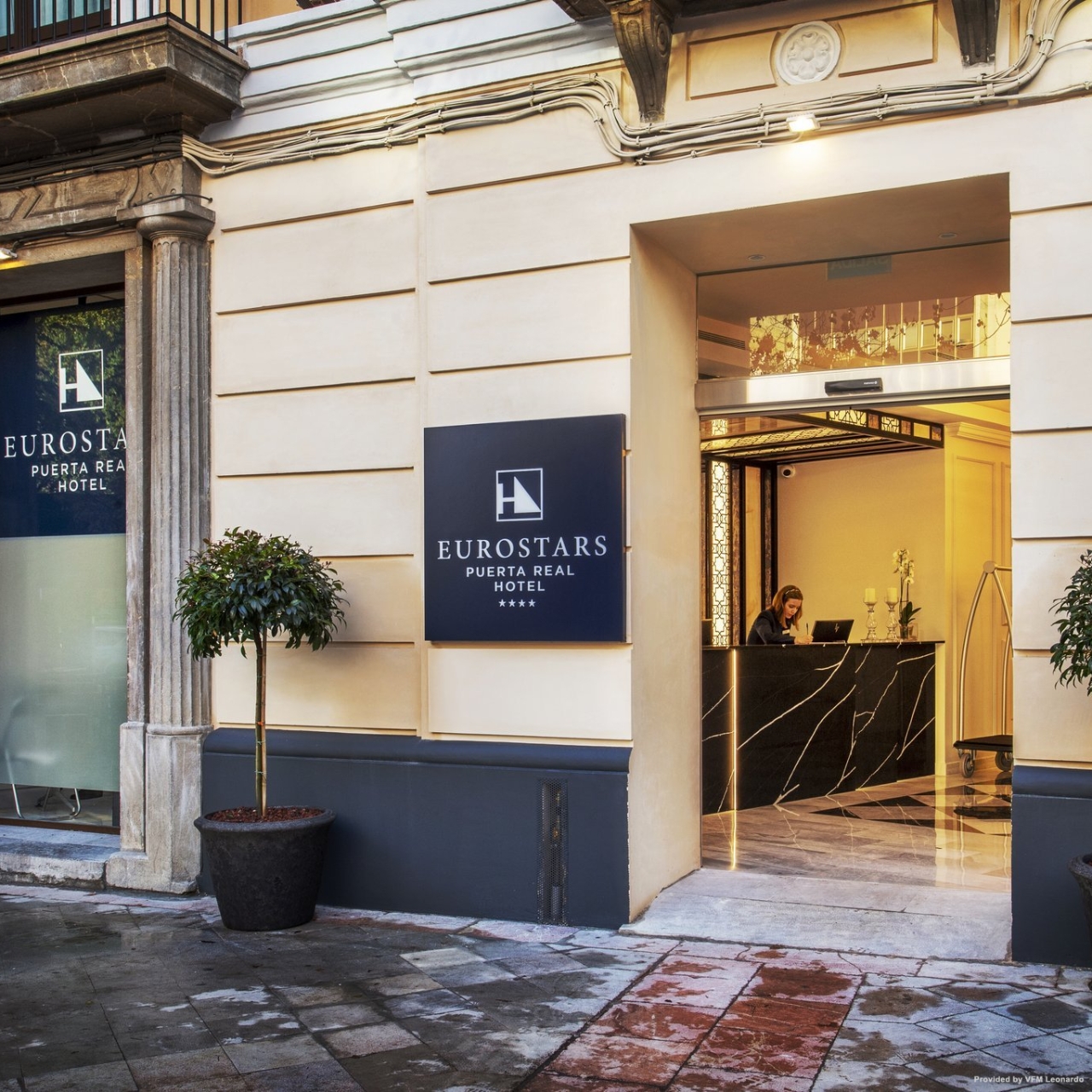Hotel Eurostars Puerta Real en Granada en HRS con servicios gratuitos