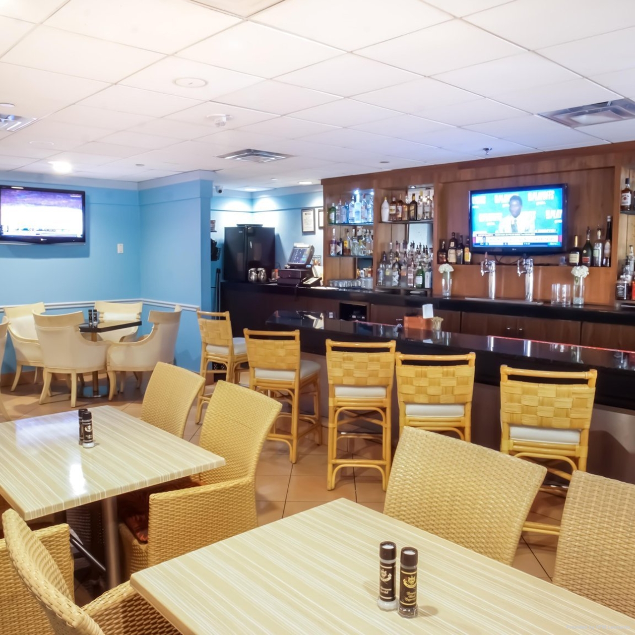 Hotel Embassy Suites By Hilton Tampa Airport Westshore 4 Hrs