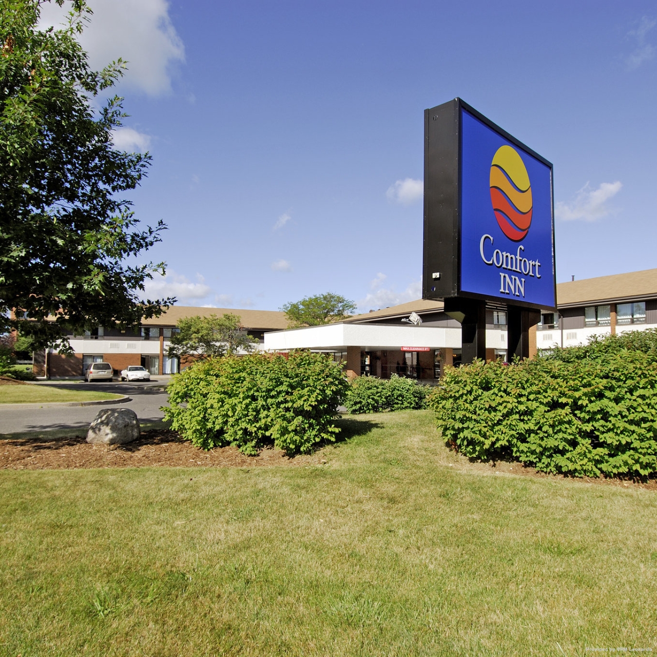 Comfort Inn West In Kanata Ottawa Ontario Hrs Yes, guests have access to an indoor pool and a fitness centre during which languages are spoken by the staff at comfort inn & suites near university of wyoming? comfort inn west in kanata ottawa