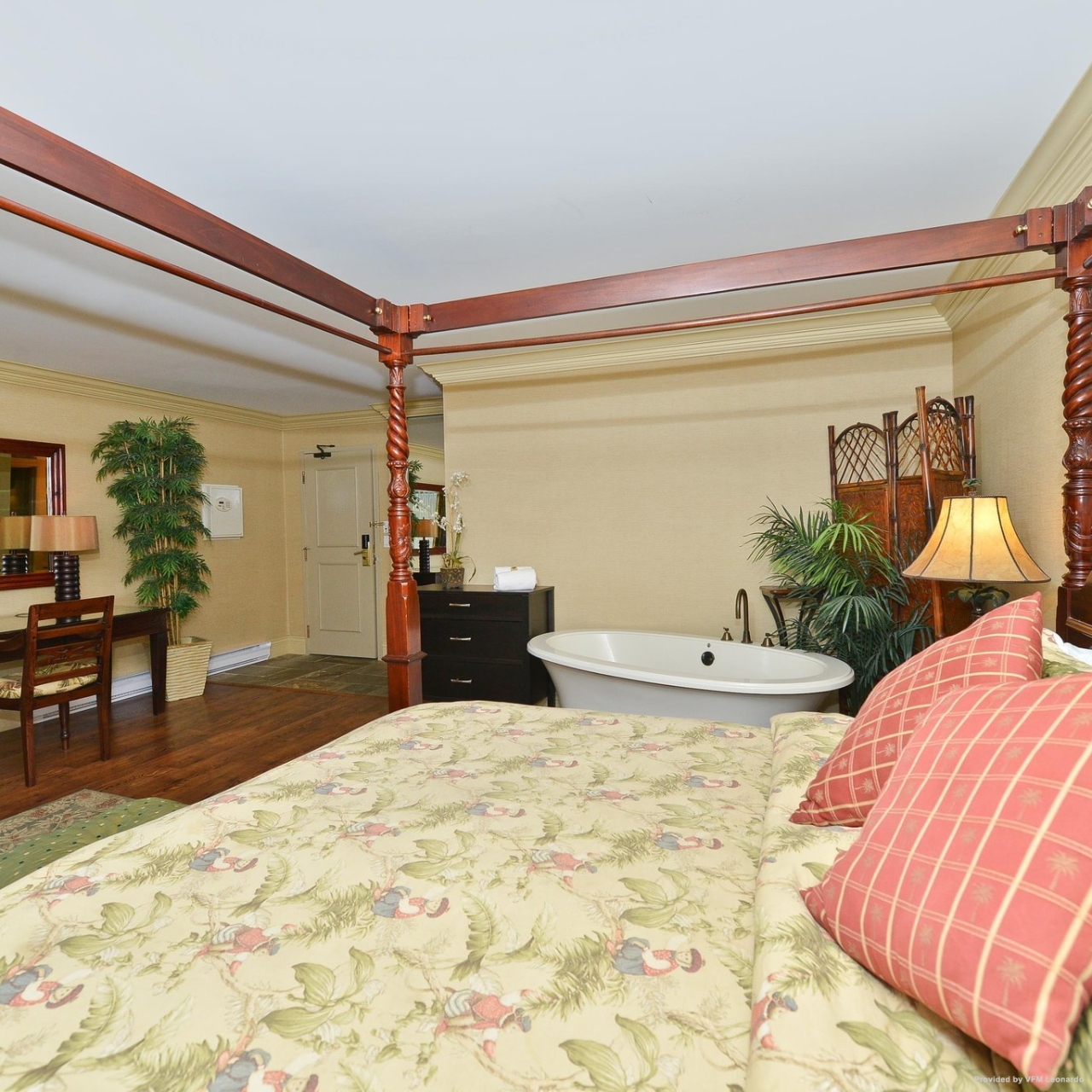 hotel prestige beach house kelowna bw premier canada at hrs with free services