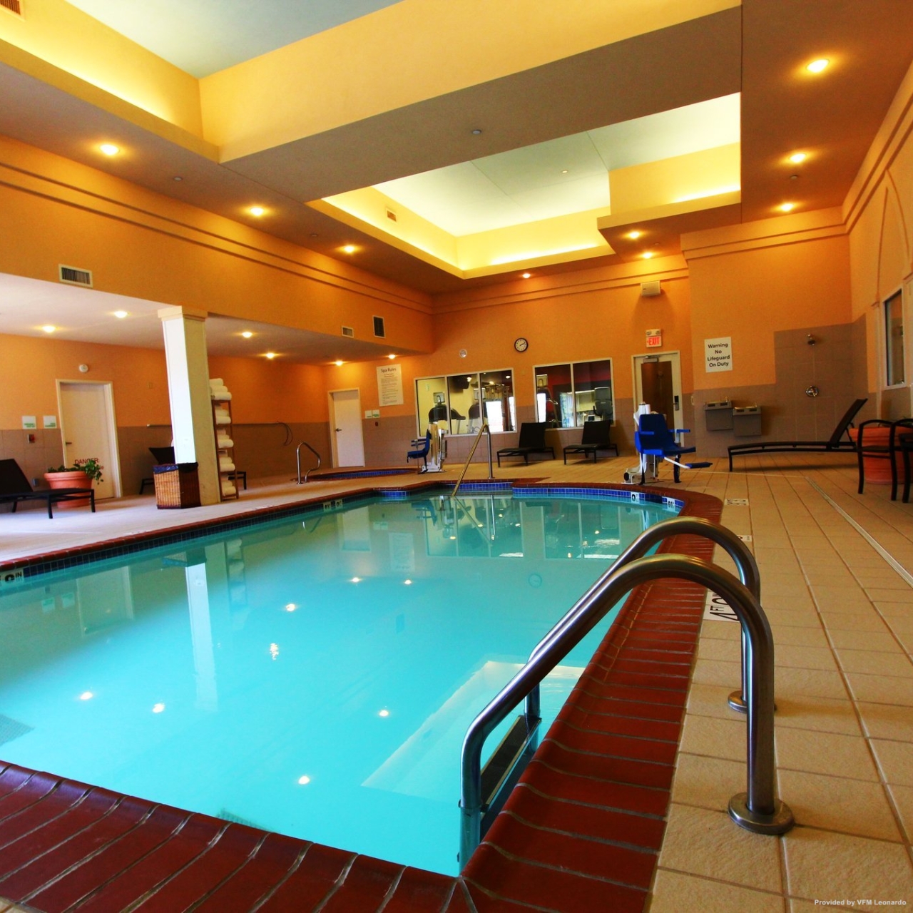 hotels in effingham il with outdoor pool