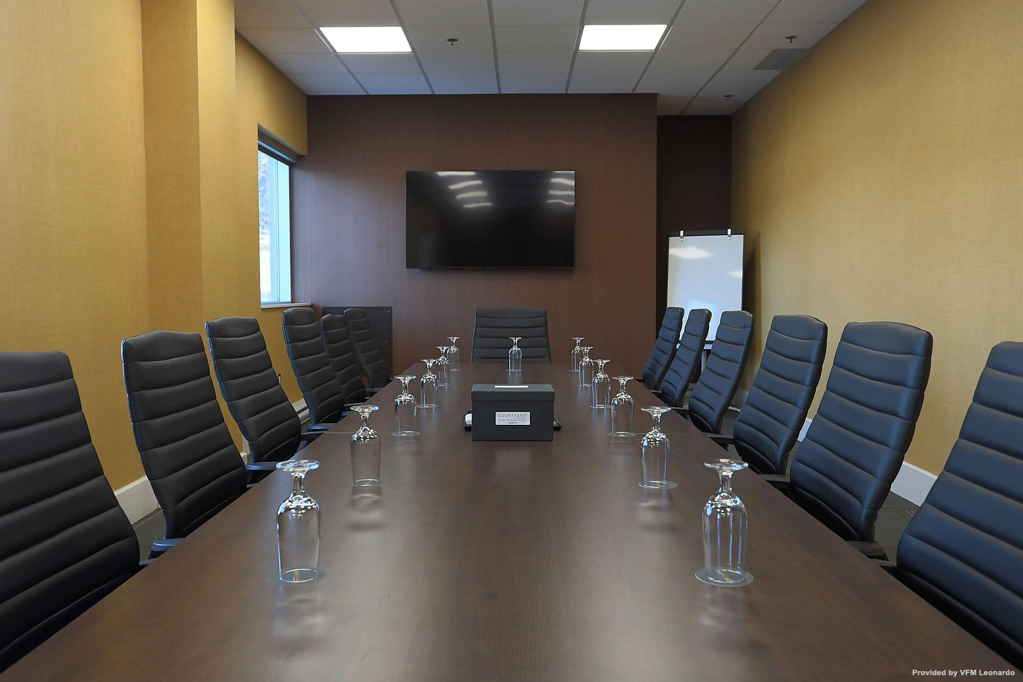 Hotel Courtyard Montreal West Island/Baie D’Urfe 3 HRS star hotel in