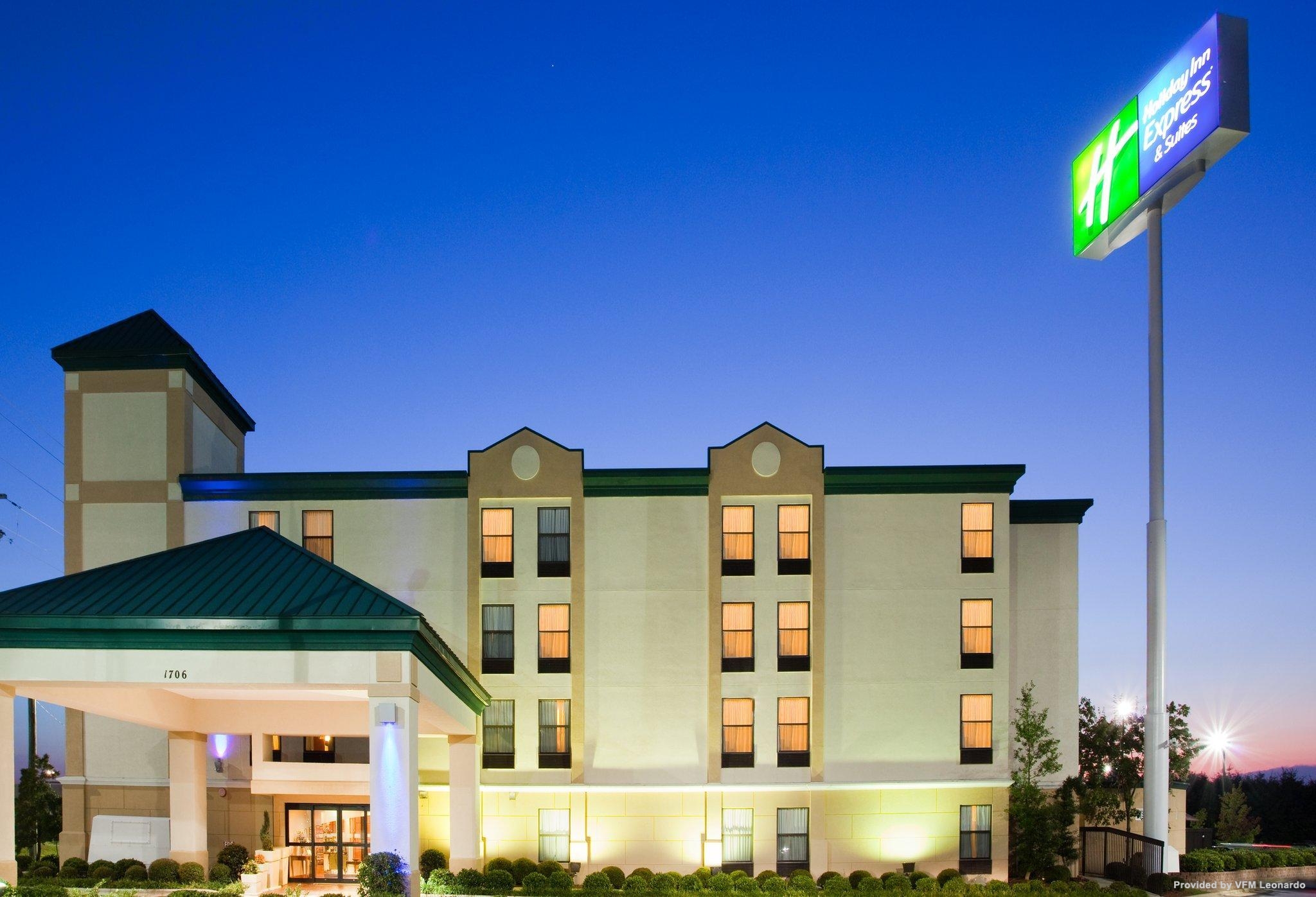Holiday Inn Express & Suites FAYETTEVILLE-FT. BRAGG (Fayetteville)
