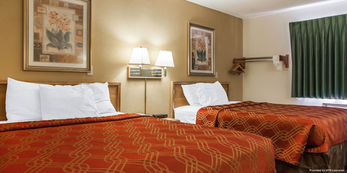 Econo Lodge Inn and Suites (Bettendorf)