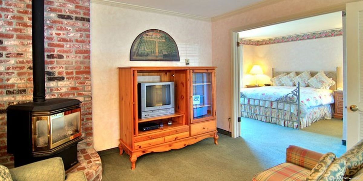 SVENDSGAARDS INN (Carmel-By-the-Sea)