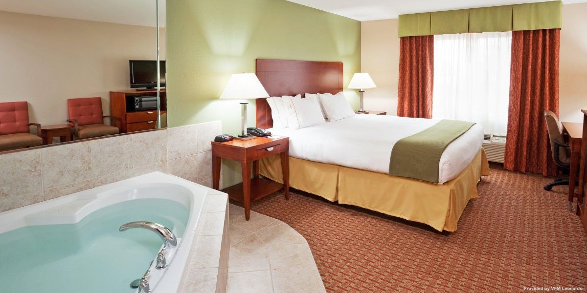 Holiday Inn Express & Suites NIAGARA FALLS (Niagara Falls)