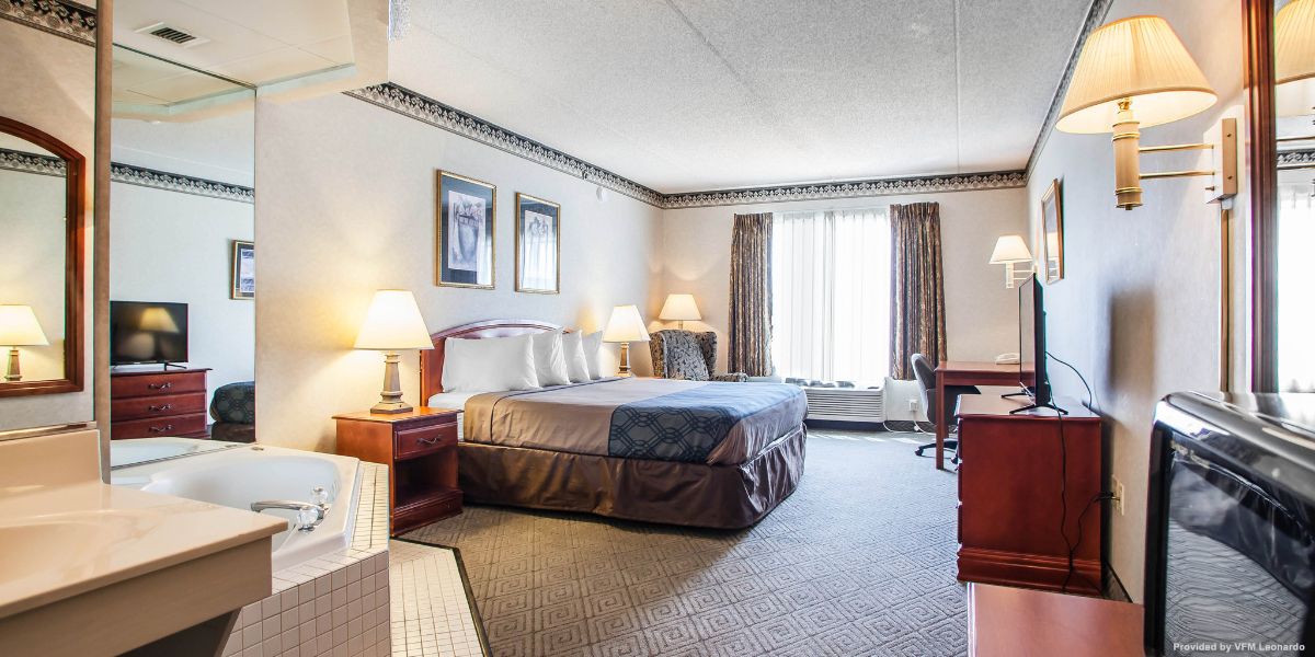RODEWAY INN AND SUITES MILWAUKEE AIRPORT (West Milwaukee)